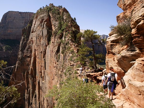 how long does angels landing take? 